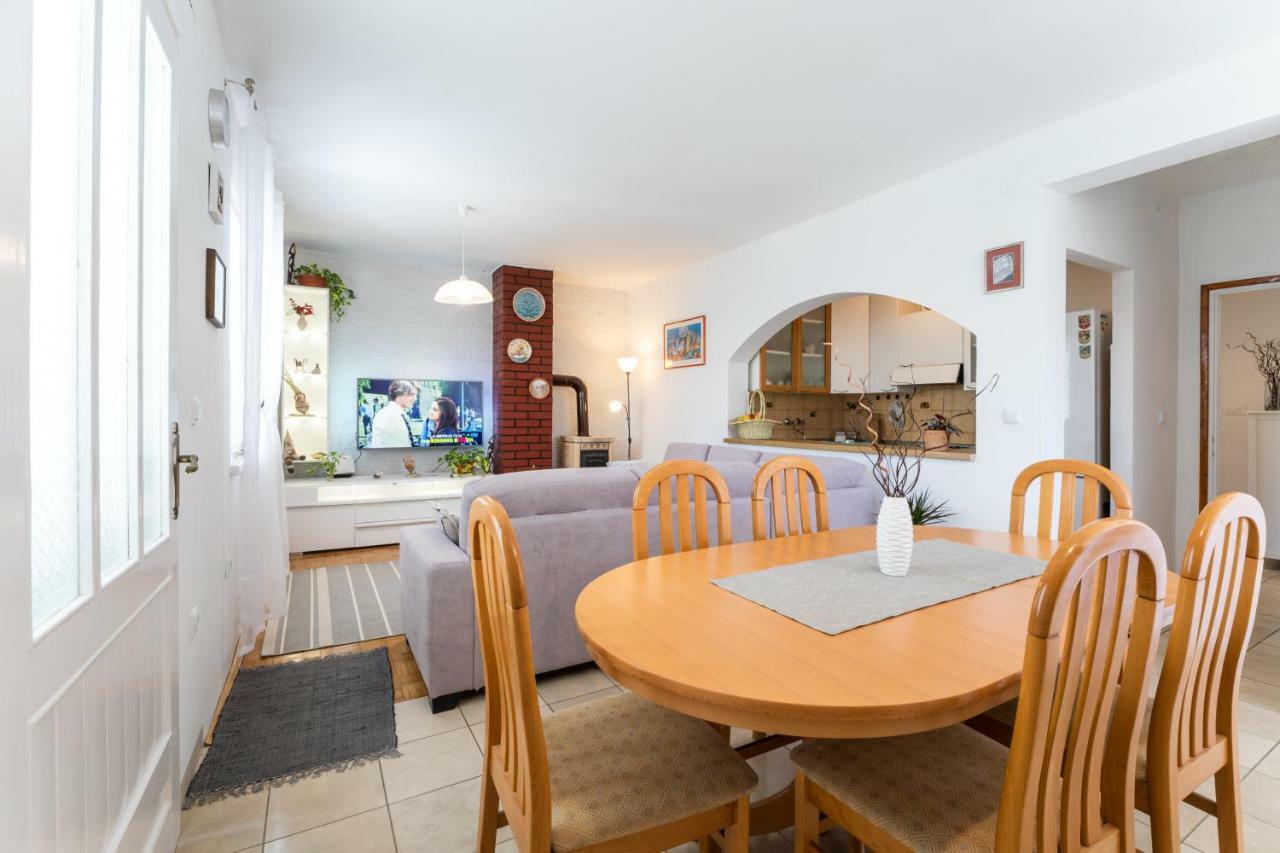 Sunny House Apartment กอร์จูลา ภายนอก รูปภาพ